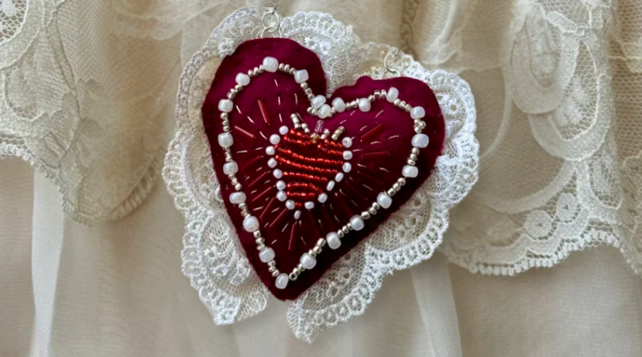 Girdle of Venus handmade sacred heart ornament in burgundy velvet with red and white bead embroidery inspired by medieval religious art